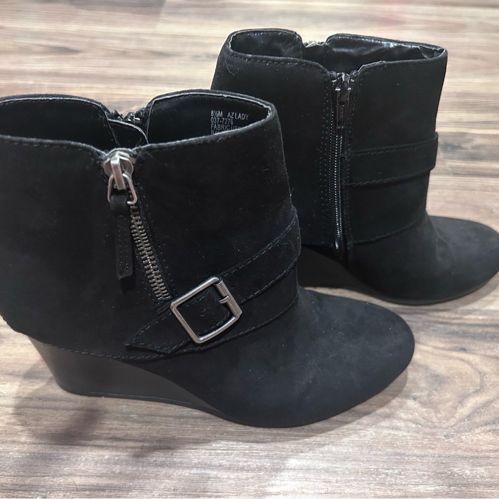 Arizona Jean Company Black Ankle Booties with Buckle